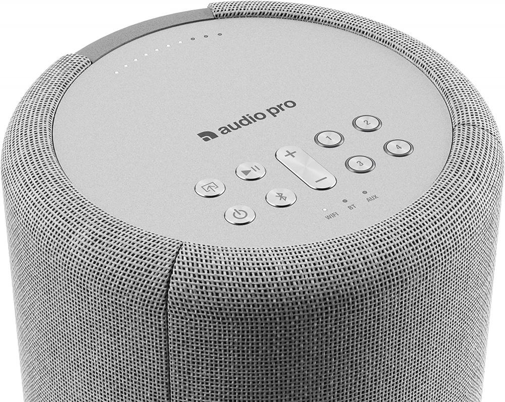 Aktiv WiFi-högtalare i ljusgrått med knappar och med ljudindikator.