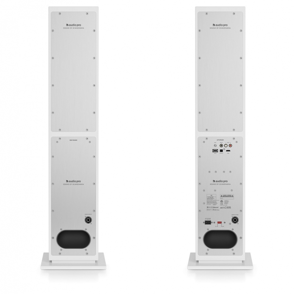 Aktiva golvhögtalare i vitt med Wi-Fi, minimalistisk design.