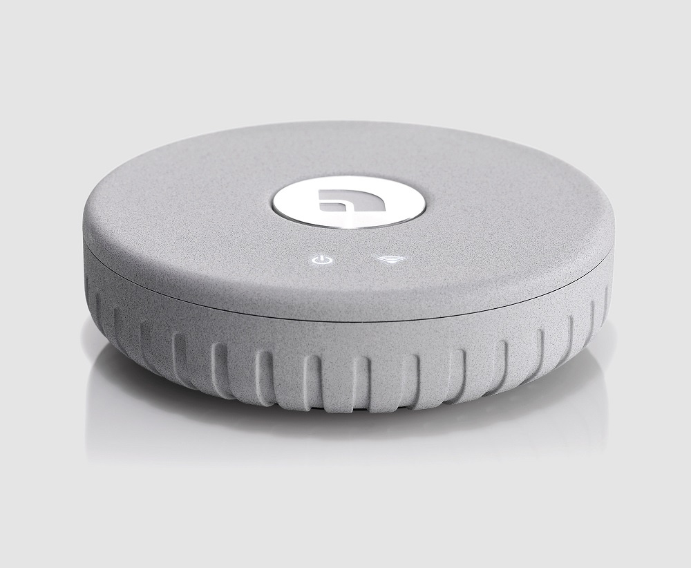 En rund, grå nätverkshub med knapp och indikatorlampor.