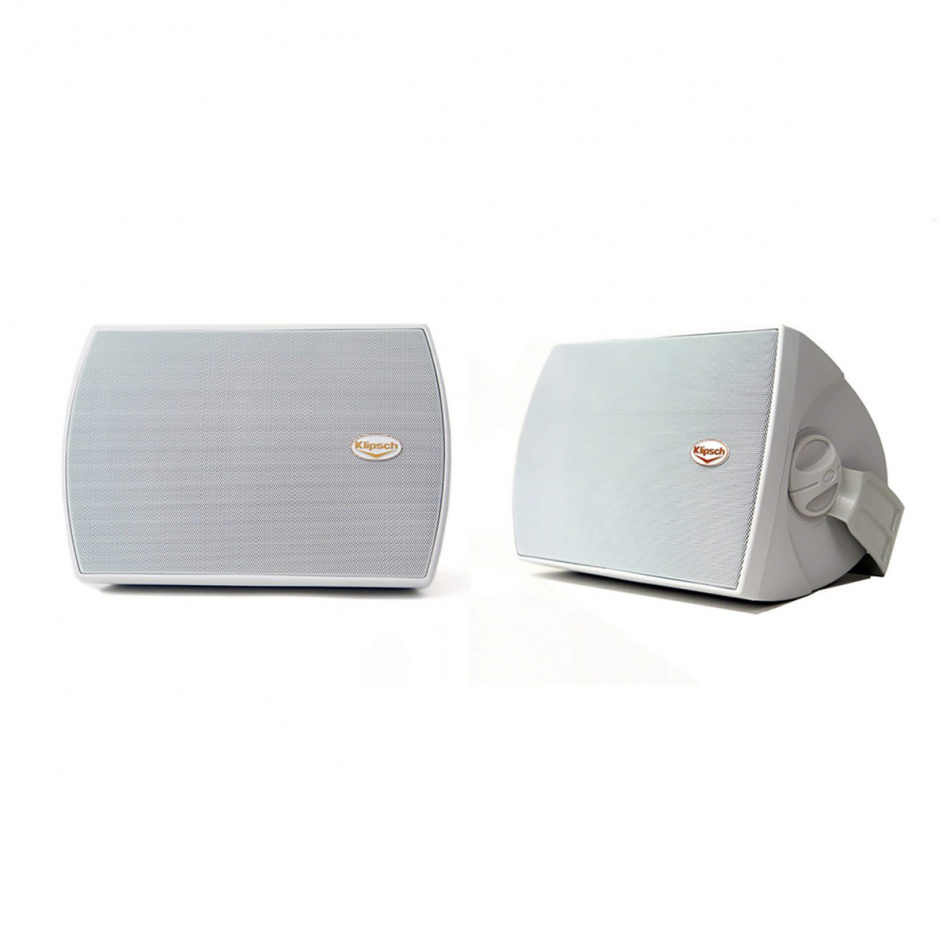 Två vita utomhushögtalare med elegant design och Klipsch-logotyp.