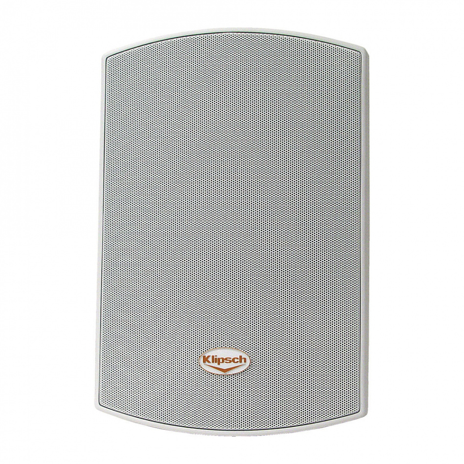 Utomhushögtalare i vitt med maskering av metallnät och Klipsch-logotyp.