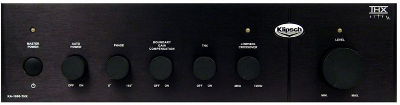 Svart subwoofer med kontrollknappar för inställningar och ljudreglering.