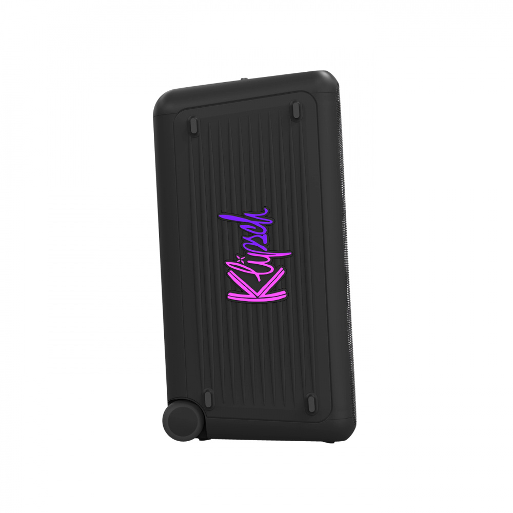 En svart portabel högtalare med hjul och lila/logotyp.