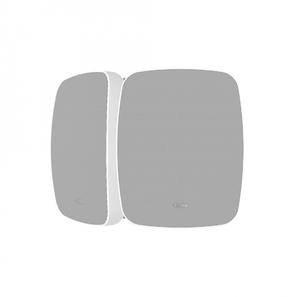 Två vita utomhushögtalare med rundad form och texturerad front.