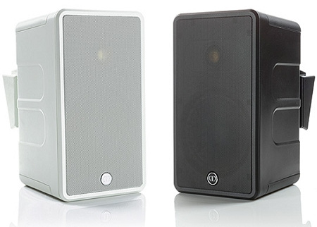 Högtalare i svart och vitt för in- och utomhusbruk.