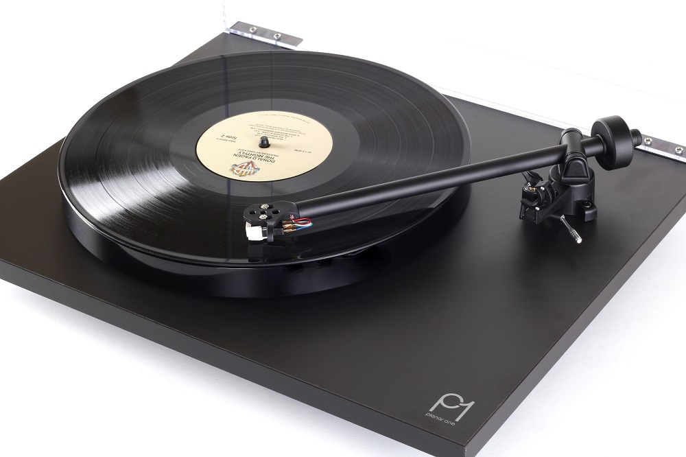Rega Planar 1 Carbon Plus med inbyggt RIAA, mattsvart