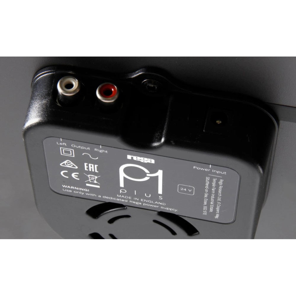 Rega Planar 1 Carbon Plus med inbyggt RIAA, valnöt