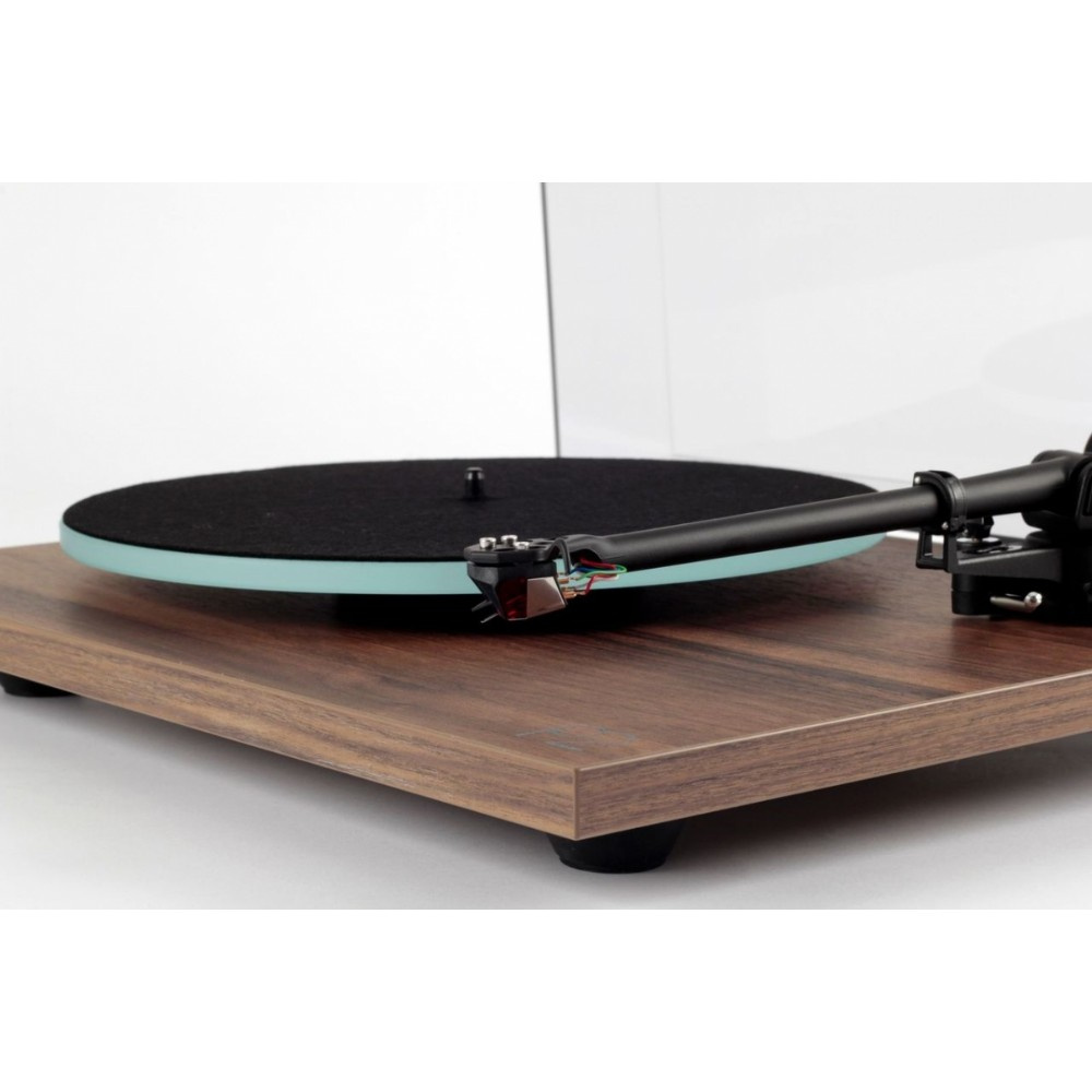 Rega Planar 2 vinylspelare med Nd3 MM-pickup, valnöt