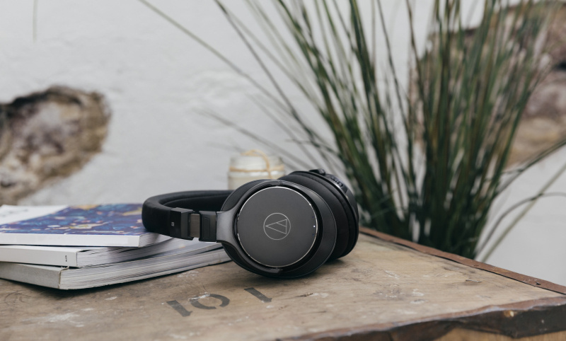Audio Technica ATH-DSR7BT Svart over-ear med Bluetooth
