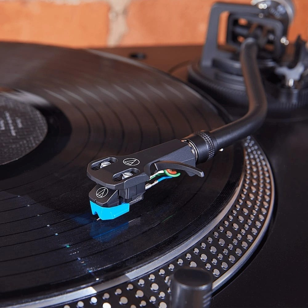 Audio Technica AT-VM95C/H pickup med tonarmsskal, konisk nål
