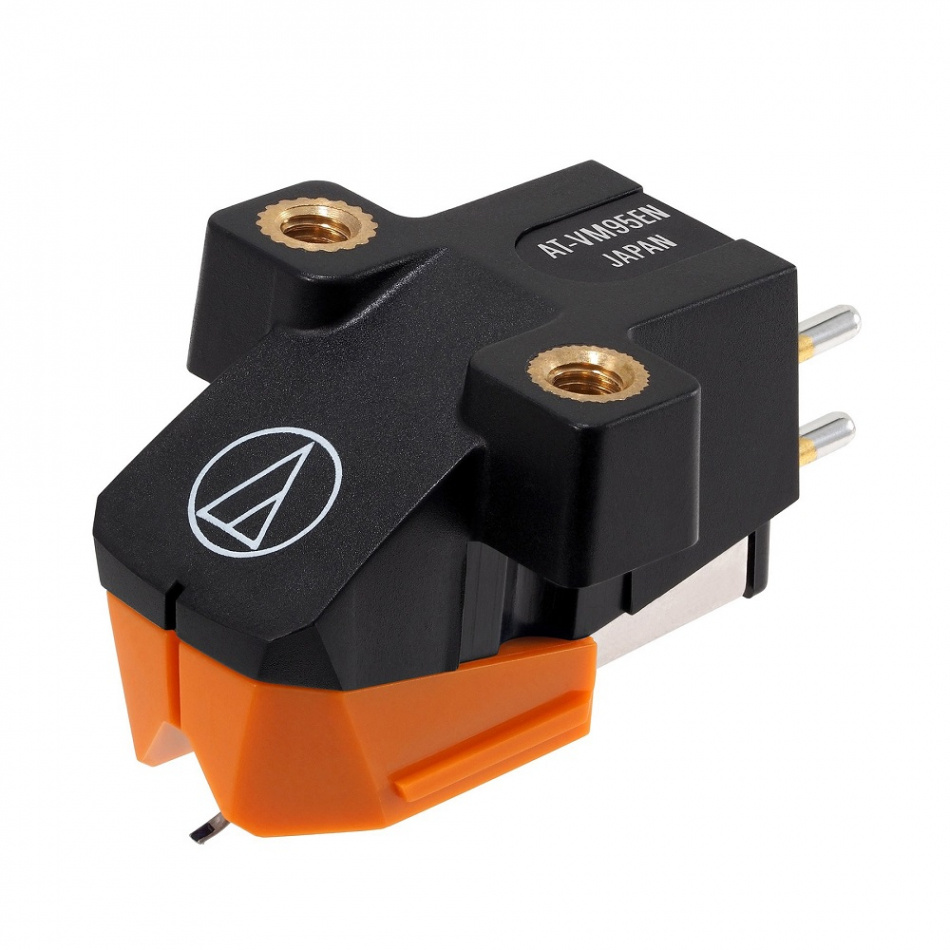 En svart och orange skivspelarpickup med märkning från Audio Technica.