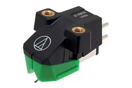 En svart och grön MM-pickup för vinylskivor.