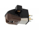 Audio Technica AT-VM95SH, MM-pickup En MM-pickup med en brun design och fyra anslutningsstift.