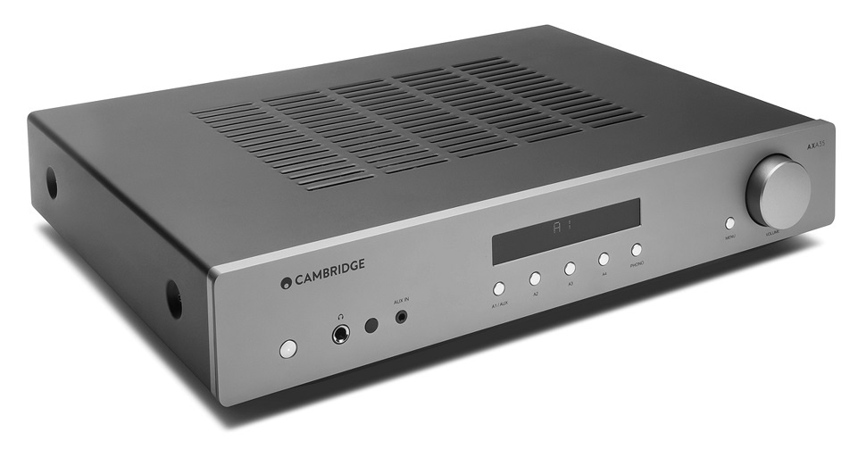 Stereoförstärkare med minimalistisk design och flera anslutningar.