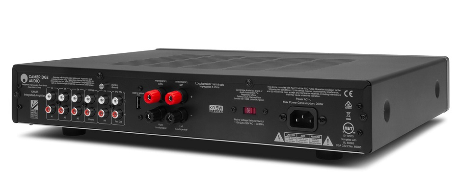 Bakstycke av Cambridge Audio AXA35 med anslutningar och kontakter.