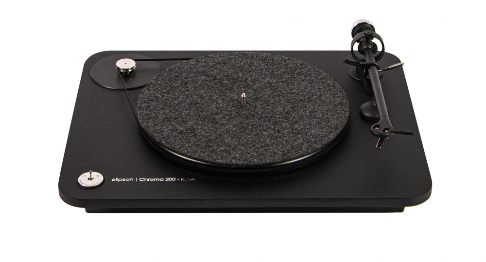 En svart skivspelare med RIAA-steg och en filtmatta.