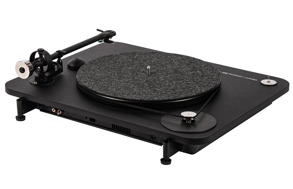 Skivspelare med Bluetooth, RIAA-steg, svart design och ljudisolering.