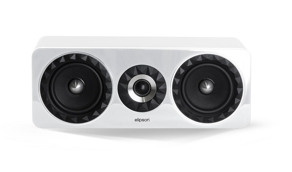 En vit centerhögtalare med två woofers och en diskant.