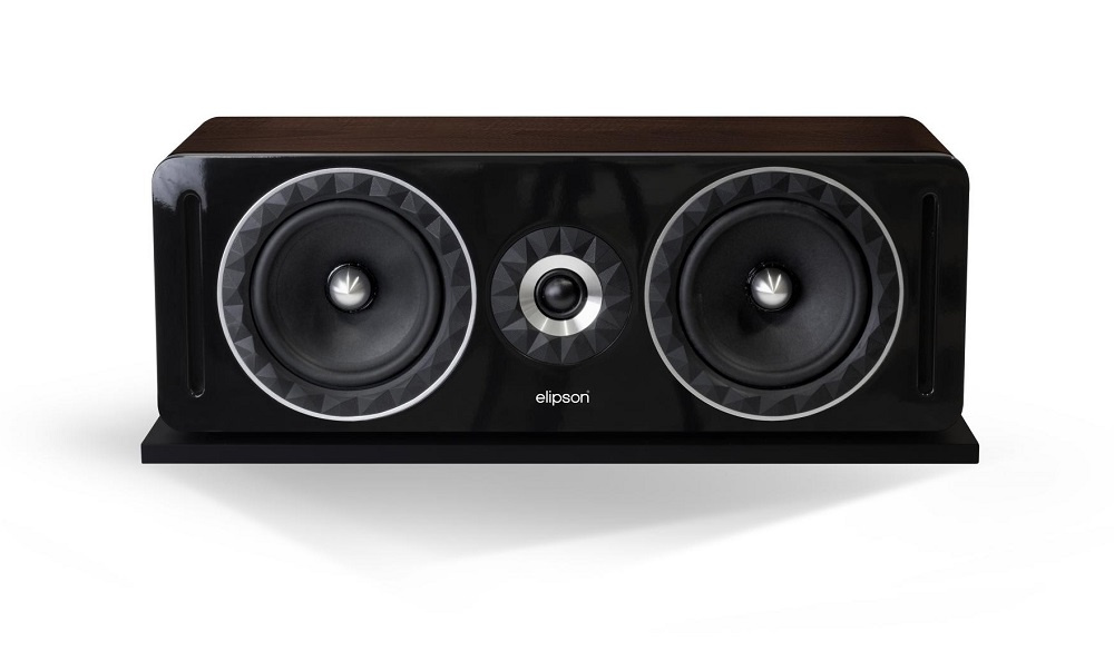 Centerhögtalare med två stora och en liten diskant i valnötsfärgad design.