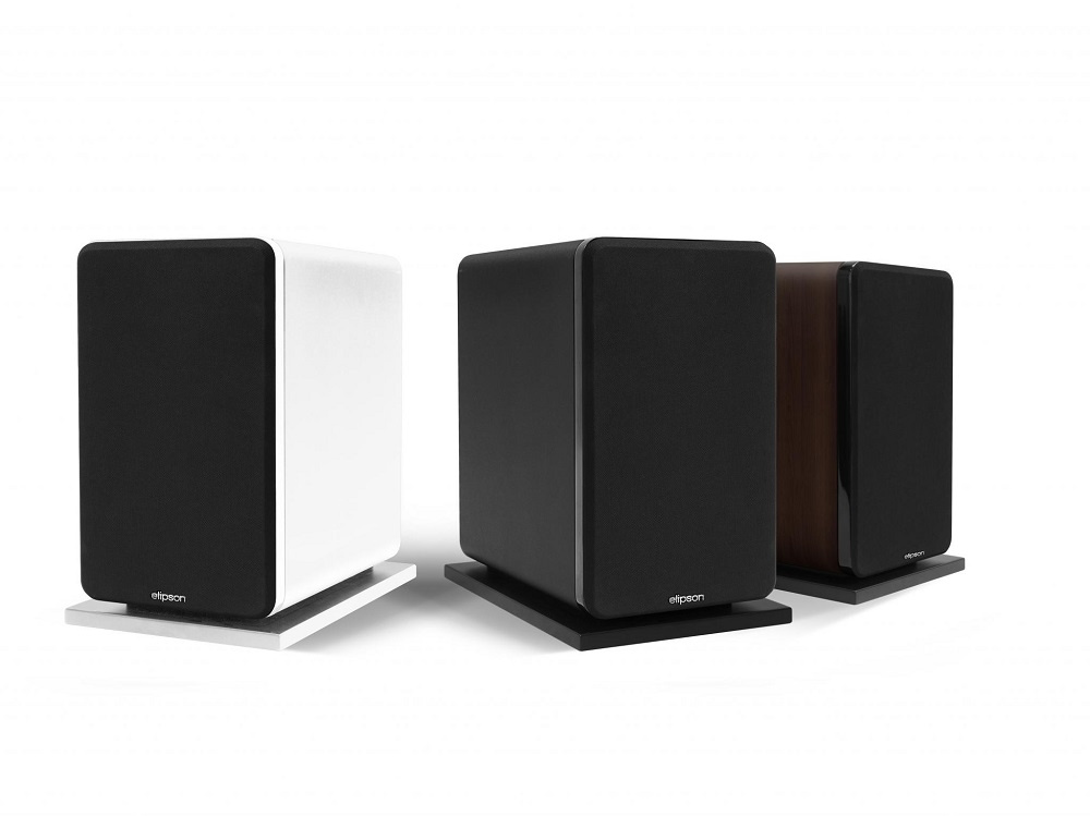 Stativhögtalare i valnöt, kompakta och eleganta i design.