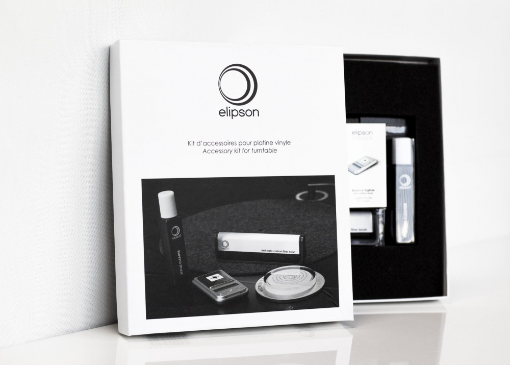 Tillbehörspaket för skivspelare med rengöringskit och tillbehör.