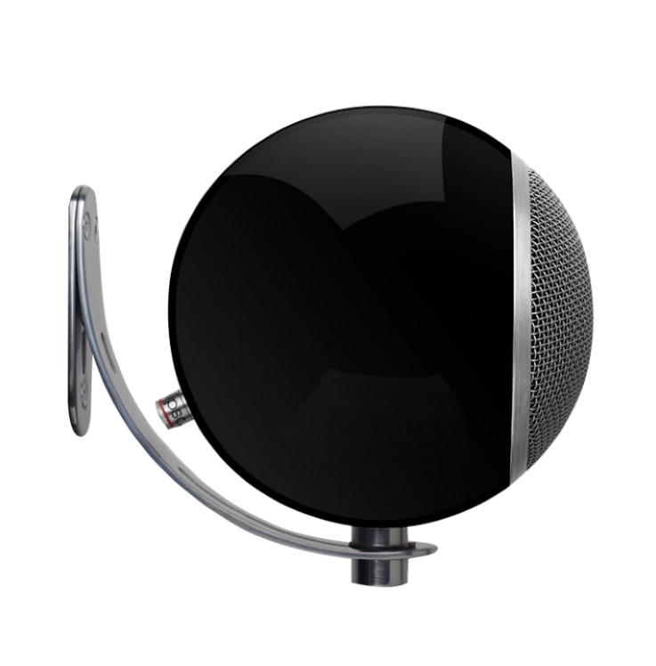 Väggfäste för rund högtalare i svart med metalliska detaljer.