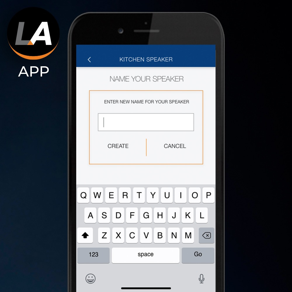 En telefon med en app för att namnge en bluetooth-högtalare.