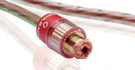 Banana plug för högtalarkablar, röd och metallisk, med trådar i botten.