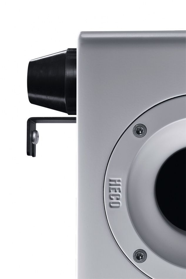 Heco Ambient Sub88F, vit subwoofer med rund högtalargaller och signalport.