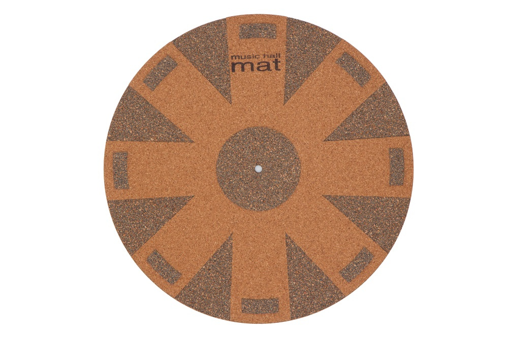 En rund korkmatta med ett mönster och logotypen \