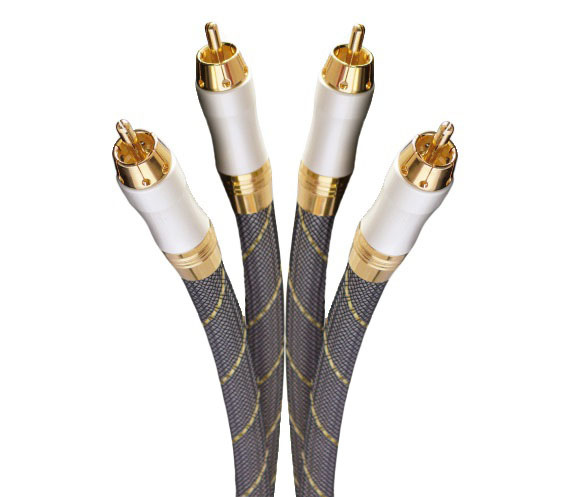 Cinch signalkabel med gyllene kontaktstift och textilskydd.
