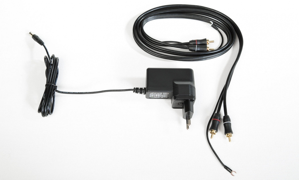 Strömadapter och ljudkablar för Music Hall MMF 5.3 turntable.