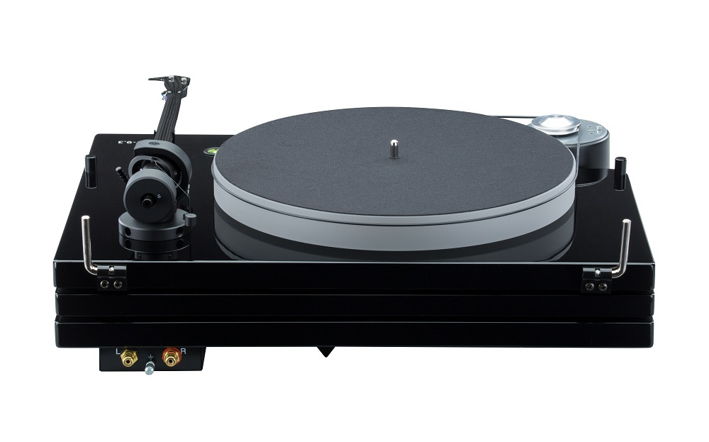 En svart skivspelare med rund tallrik och pickup. Enkel och elegant design.