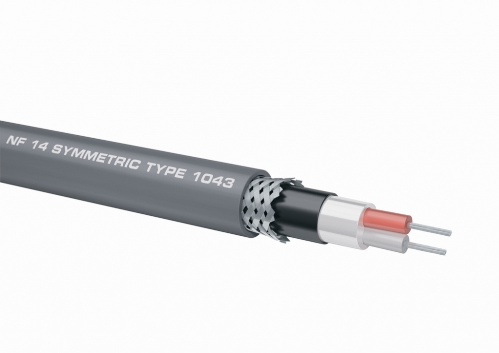 XLR-kabel med två ledare och skyddande hölje.