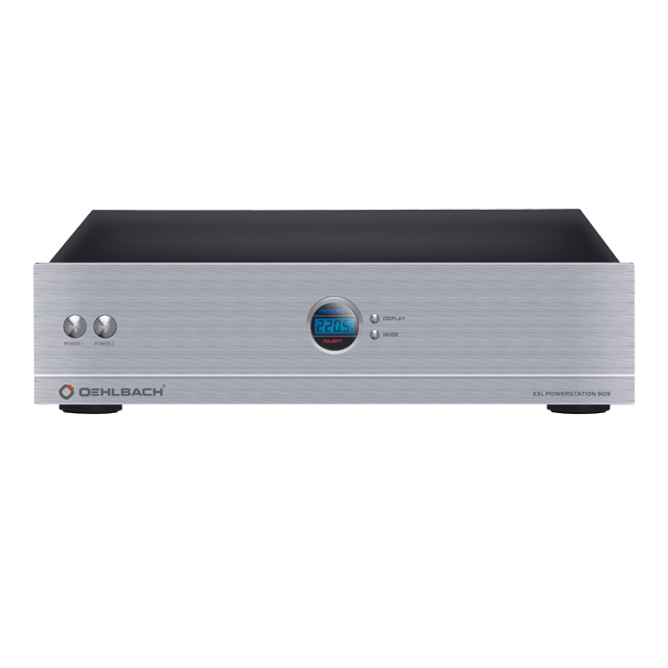 En svart och silverfärgad strömförsörjning med digital display och knappar.