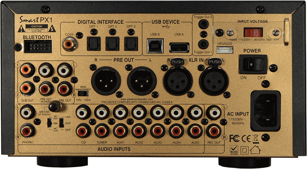 Bakpanelen av Advance Acoustic Smart PX1 med olika ljud- och ströminngångar.