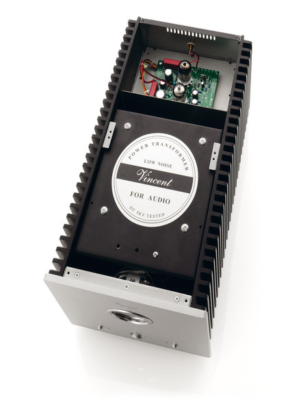 En svart och silver monoblock förstärkare med rörbaserad ingång.