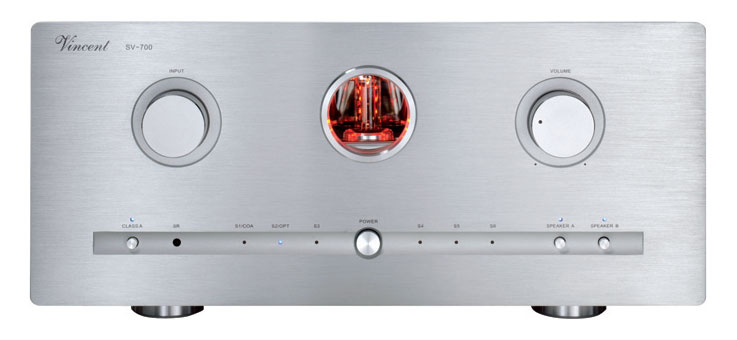 Förstärker med rund glasrör och volym- och ingångsknappar. Silverfinish.