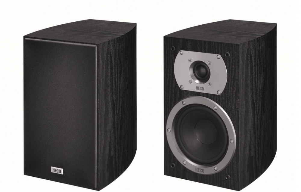 Stativhögtalare med en svart finish och rundad design.