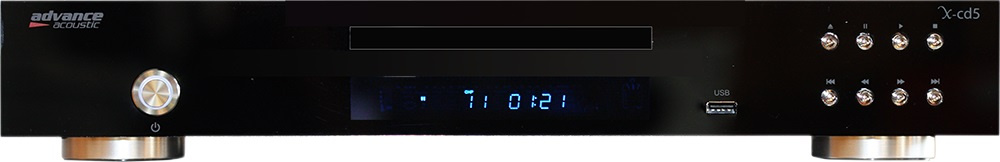 CD-spelare med svart panel, digital display och kontroller.