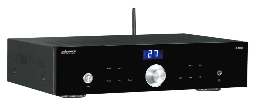 En svart förstärkare med digitala kontroller och Bluetooth-funktion.