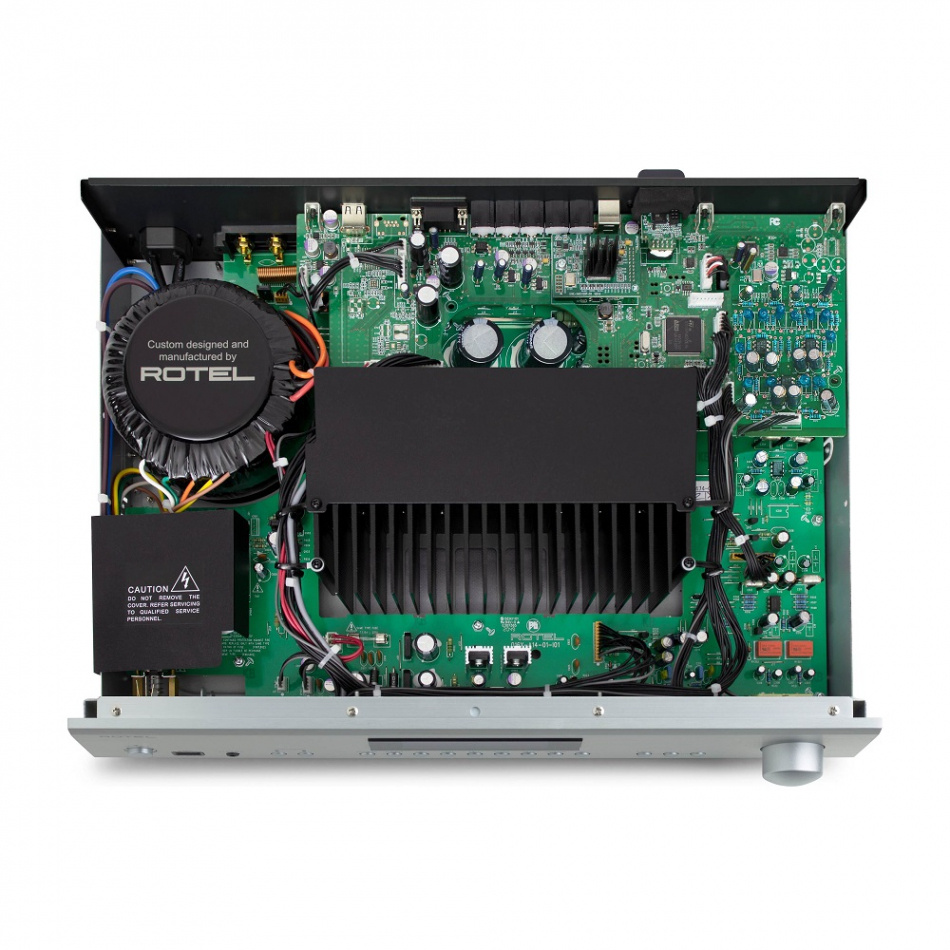 En inre vy av Rotel A12 MKII stereoförstärkare med DAC och RIAA-steg.