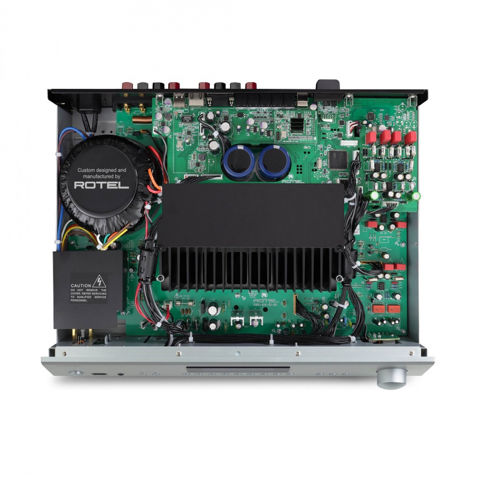 Inuti en Rotel A14 MKII stereoförstärkare med DAC och RIAA-steg.