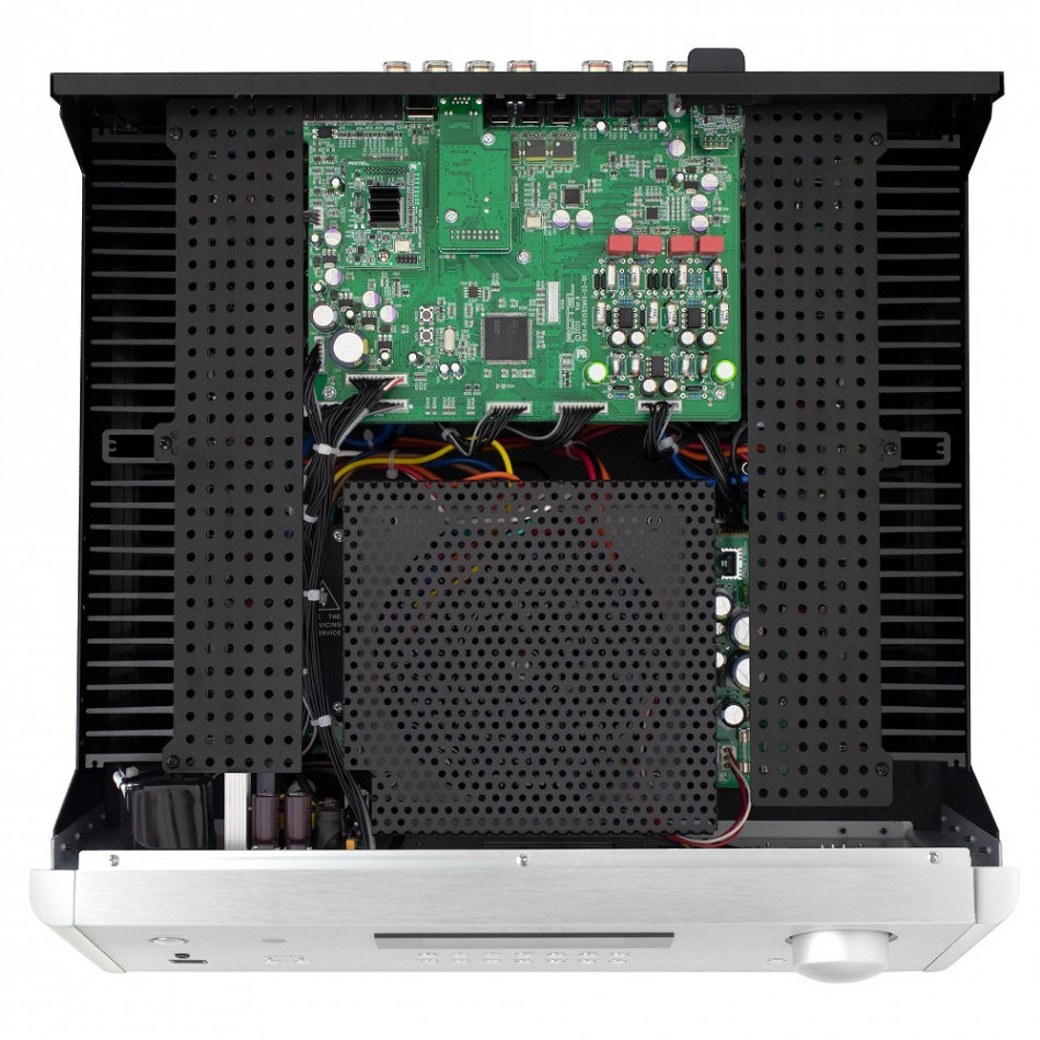 Rotel RA1592 MKII förstärkare med öppen konstruktion och komponenter synliga.