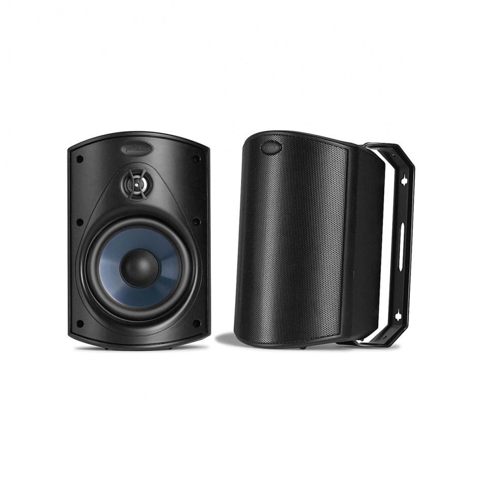 Svart utomhushögtalare med en rund kon och ett stilrent, robust hölje.