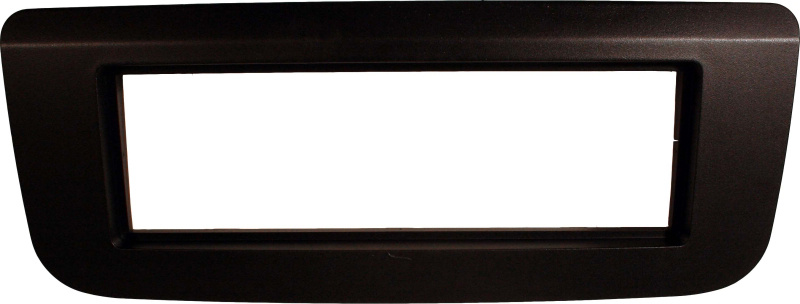 Svart plastrahm för stereoinstallation.