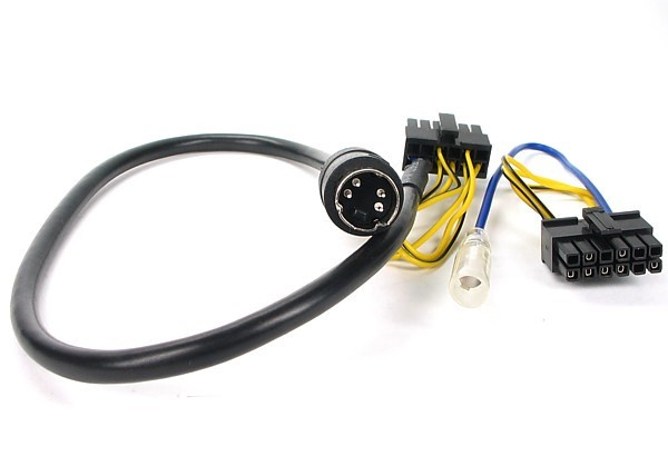 En ledadapter för Kenwood med flera kablar och kontakter.