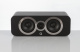 Q Acoustics 3090Ci centerhögtalare, svart En svart centerhögtalare med två basar och en diskant i mitten.