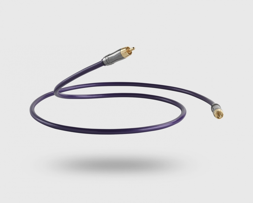 En digital koaxialkabel med guldpläterade kontakter.