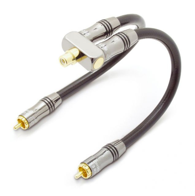 Ljudkabel med Y-splitter, två RCA-kontakter och en koaxialkontakt.
